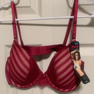 NWT Maidenform Demi Bra